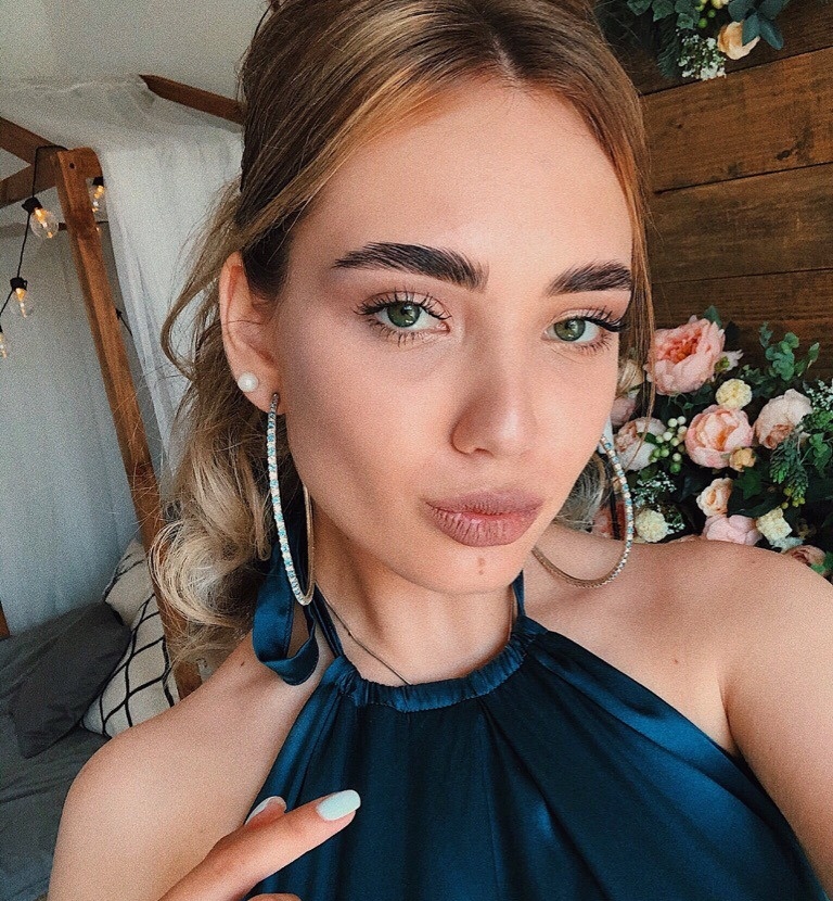 Ева привлекальеная девушка из Кулоя цена от 3500 руб