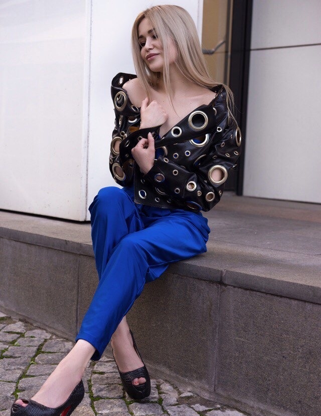 Вика привлекальеная девушка из Кулоя цена от 3500 руб