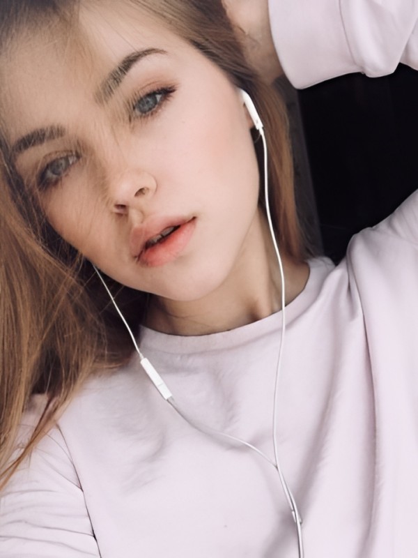 Виктория привлекательная девушка из Кулоя цена от 5000 руб