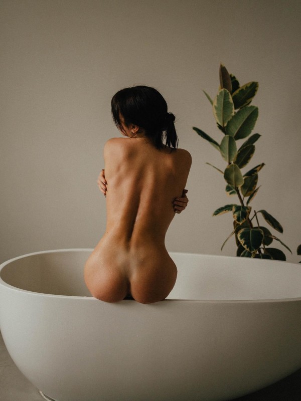 Варя привлекательная девушка из Кулоя цена от 6000 руб